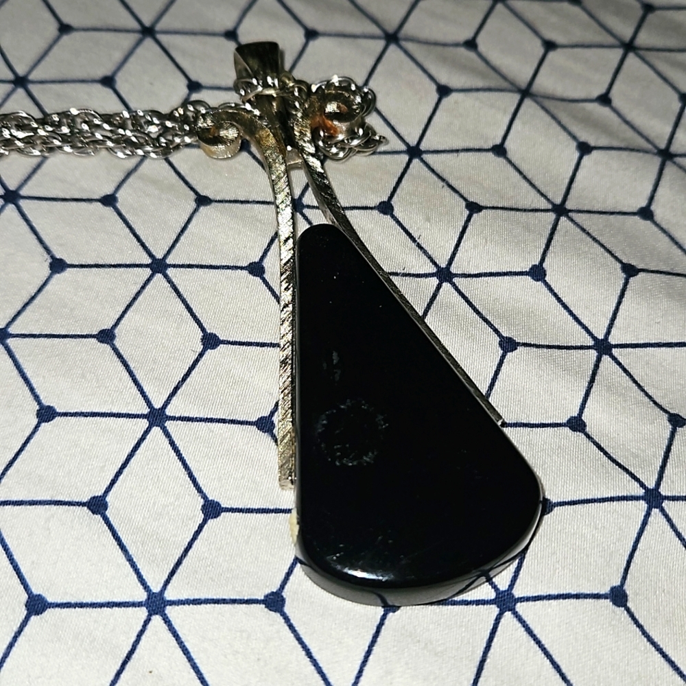 Avon ebony teardrop pendant necklace